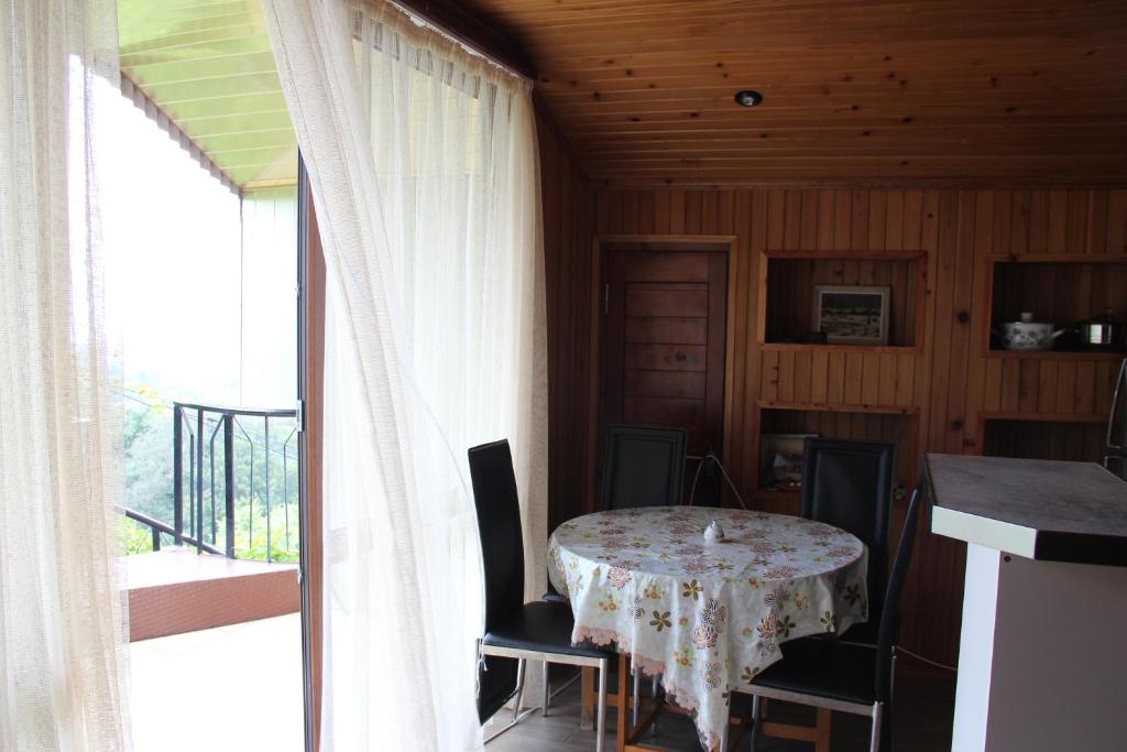 Cozy Home Mtsvane Kontskhi room 2