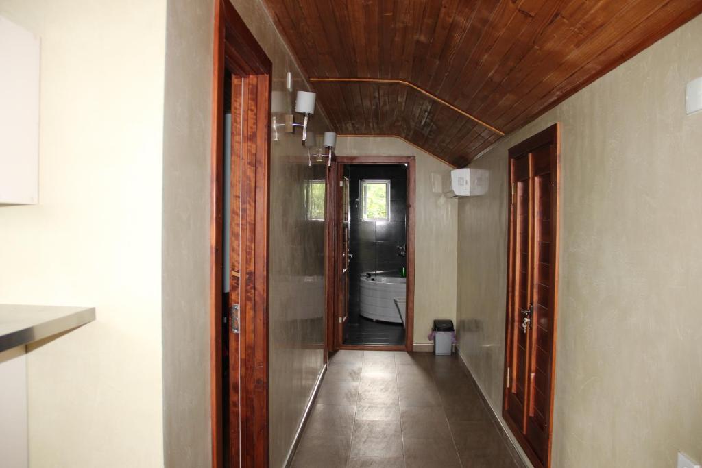 Cozy Home Mtsvane Kontskhi room 4